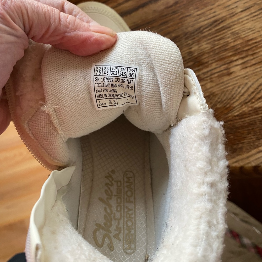 Skechers Cozy Camp Faux Fur Lined Boots Women’s Size 7.5 - Picture 9 of 9